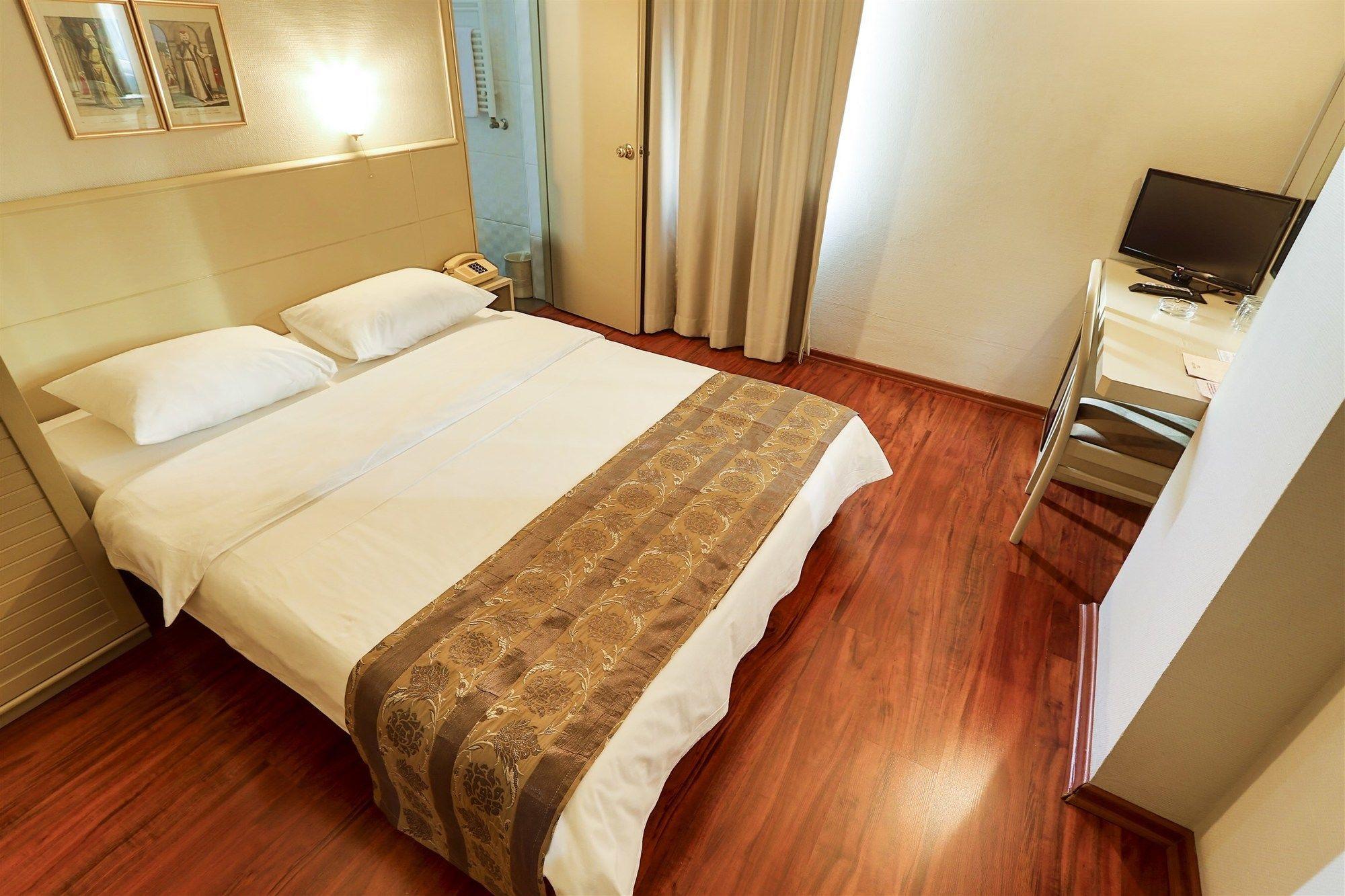Hotel Burckin Park 3*